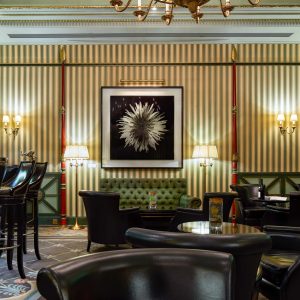 10027-shangri-la-bar-chrysantheme