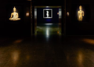 Scénographie de l'exposition Infinis d'Asie de Jean-Baptiste Huynh au musée National des Arts Asiatiques Guimet, Paris, du 20 février au 20 mai 2019.